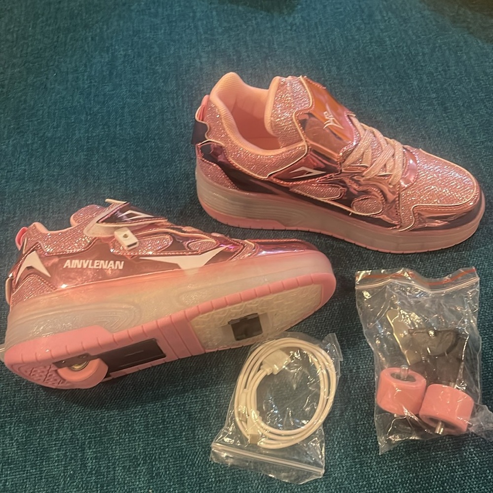Kids LED SKATES Shoes Wheeled Shoes USB Chargable Pink Metallic New in Box